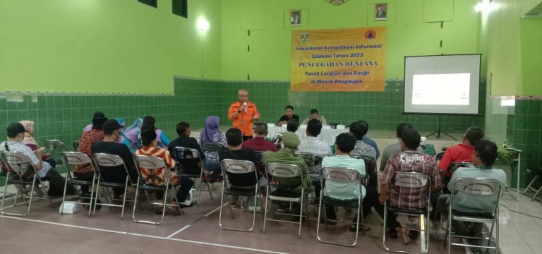 Sosialisasi Mitigasi Bencana Tanah Longsor dan Banjir di Musim Penghujan