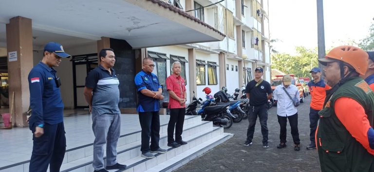 BPBD bersama Damkar dan relawan kebencanaan di ￼ Kota Magelang menggelar kegiatan pemetaan dan pemantauan dalam rangka mitigasi megathrust di Rusunawa Tidar, Kota ￼ Magelang, Jumat, 13 September 2024
