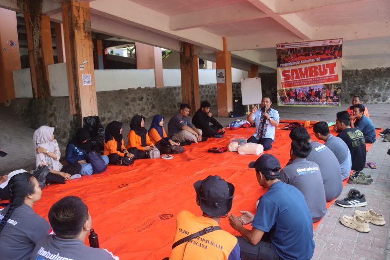 SAMBUT 3 BPBD Kota Magelang Latih Relawan Kuasai Pertolongan Pertama dan Evakuasi Korban￼