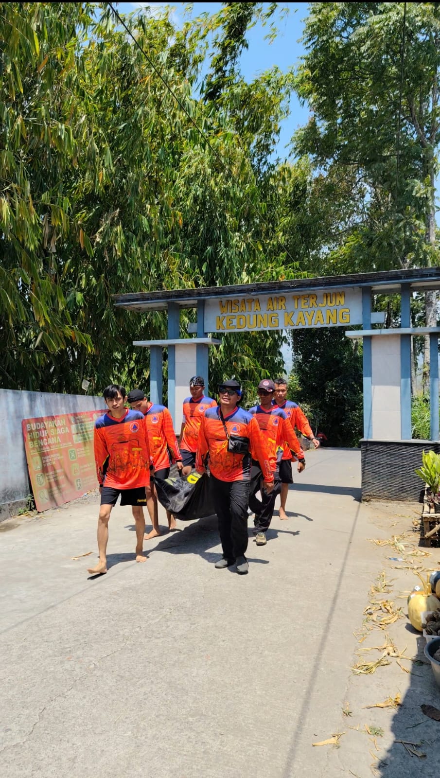Tingkatkan Kesiapsiagaan dan Kekompakan, Satgas PB dan TRC BPBD Kota Magelang Gelar Simulasi Evakuasi di Kedung Kayang